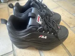 FILA 厚底ブラックスニーカーのサムネイル