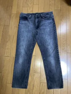 ③大きいサイズ　ユニクロジーンズ32 黒デニム