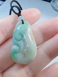 R1-0289天然本翡翠 《本物保証》 翡翠ペンダント