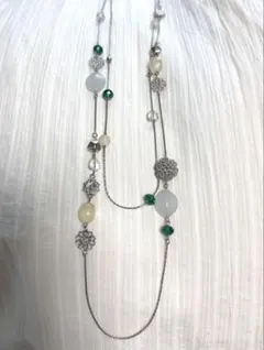 axes femmeビーズ装飾ロングネックレス