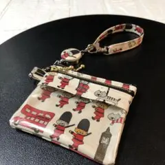 ☆ 2個も入るスマートキーケースダブルファスナー 猫柄ラミネート生地