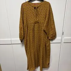 花柄マスタード色ワンピースのサムネイル