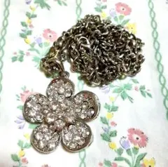 フラワーネックレス　花　ラインストーン