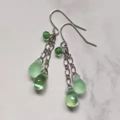 No.500 チェコドロップビーズの揺れるピアス ハンドメイド