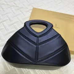 シビラ　ブラックレザー三角ハンドバッグのサムネイル