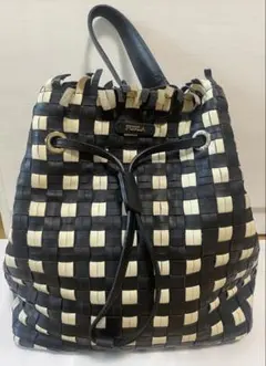 FURLA 編み込み バケットバッグ 巾着 モノトーン ポーチ付 - メルカリ