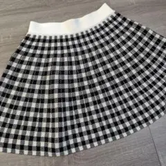 GU 白と黒のチェック柄ニットスカート 120