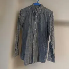 ブラックーとホワイトのチェック柄長袖シャツ