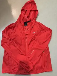 Nike レッド ウィンドブレーカー フード付き