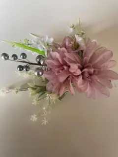 ピンクの花髪飾りパール付き‼️