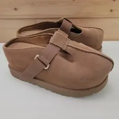 新品未使用】UGG ゴールデンスター ハイ カットアウト スライド 23cm