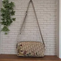 Item thumbnail for item db5b1a63-ad8d-4e90-bf33-ee805912382e