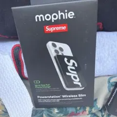 26SS Supreme Mophie Qi2 Powerstaion Red - メルカリ