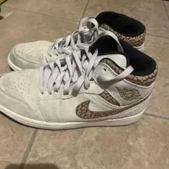 Air Jordan 1 Mid SE 