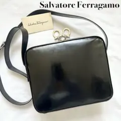 ■美品■ FERRAGAMO ショルダーバッグ　ブラック　レザー　ガンチーニ