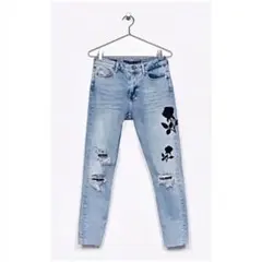 Bershka ベルシュカ ダメージジーンズ スキニー バラ 薔薇 刺繍