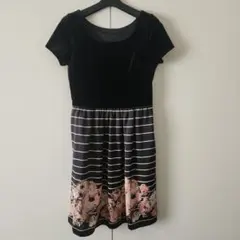 黒いベルベットドレス フローラルプリント