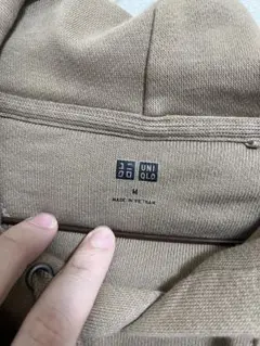 ユニクロ　UNIQLO スウェットプルパーカー　ベージュ色　美品　M