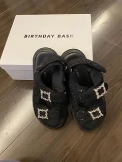 BIRTHDAY BASH ビジュー サンダル 23.5のサムネイル