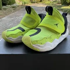 NIKE ジョーダン ベビーシューズ 13cm 蛍光イエロー