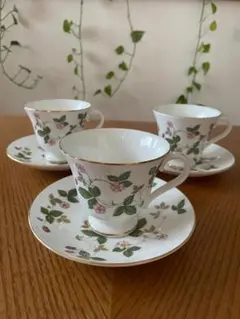 【新品未使用】ウェッジウッド　ワイルドストロベリー　カップ・ソーサー 3客