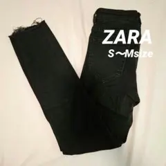 ZARA TRF スキニーデニム ブラック カットオフ　S~Mサイズのサムネイル