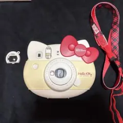 instax mini Hello Kitty 本体　チェキ　キティ限定カラー