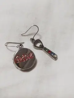 コカ・コーラ ロゴ ピアス 栓抜きデザイン 未使用