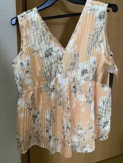 ミコアメリ　花柄トップスのサムネイル