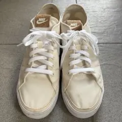 NIKE コート　レガシー　キャンバススニーカー　ベージュ/ホワイト