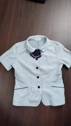 ドット柄ホワイトショートスリーブシャツ