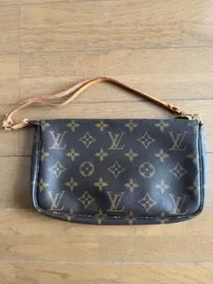 LOUIS VUITTON モノグラム ポーチのサムネイル