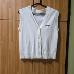 GU ホワイト Vネック ノースリーブ ニットベスト