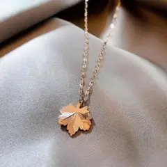ネックレス レディース ゴールド 金色 紅葉ペンダント 木の葉 楓ペンダント