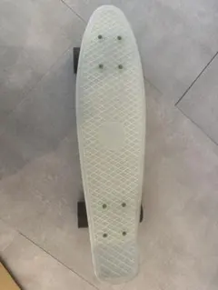 美品　penny ペニースケートボード 22インチ 白