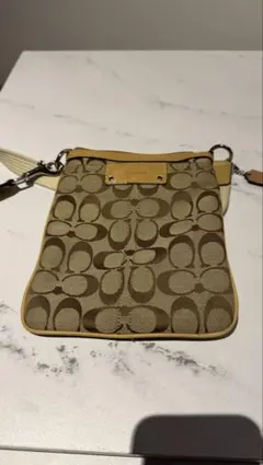 COACH ロゴショルダーバッグ