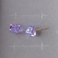 未使用　ツツミ　キュービック　ピアス　パープル系　立体　K10