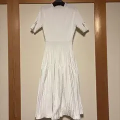 CELFORDホワイト 半袖 プリーツ ニットワンピース