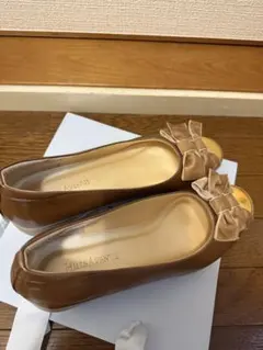ほぼ新品 ヒルズアベニュー リボン付きパンプス 24cmのサムネイル