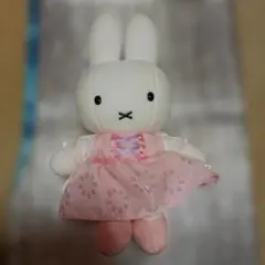 ミッフィー ぬいぐるみ ピンクドレスのサムネイル
