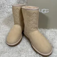 UGG ムートンブーツ ABREE SHORTベージュ ストーン付き