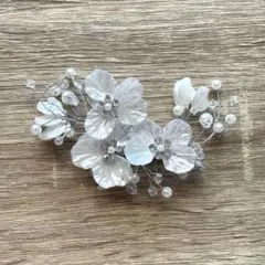 ホワイト花モチーフ ヘアアクセサリー