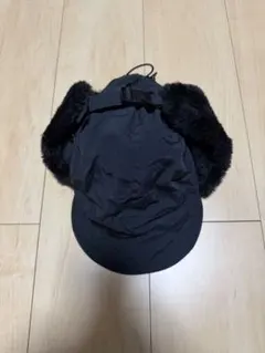 黒いファー付きフライトキャップ