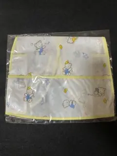 新品　未使用　familiar 食事エプロン イエロー