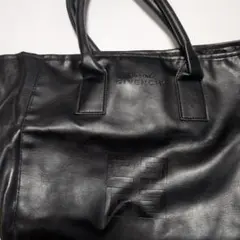 GIVENCHY トートバッグ ブラック ロゴ型押し【美品】お値下げのサムネイル
