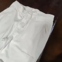 ユニクロ　白パンツ