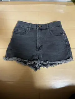 H&M. ダークグレー ショートパンツ