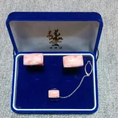 珊瑚のタイピン、カフス