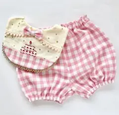 お誕生日苺ケーキとポンポンガーランドのスタイ　パンツ　2点セット　ピンクチェック