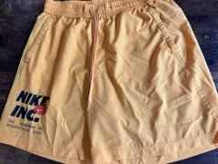 NIKE オレンジショートパンツ